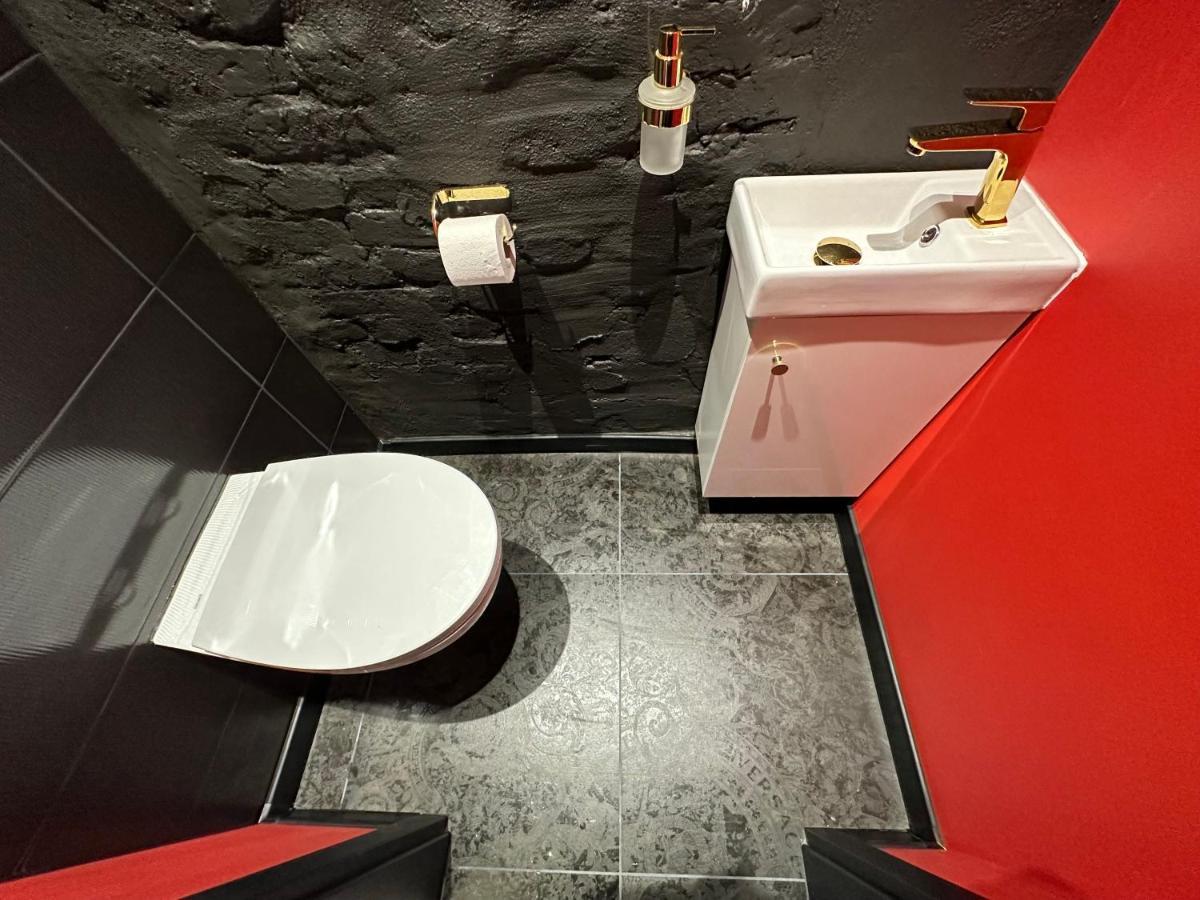 Darkhouse Versace Red Лодзь Екстер'єр фото
